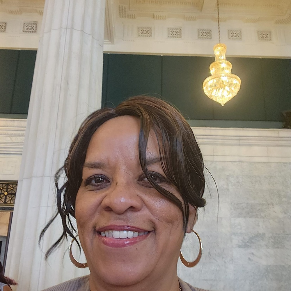 Meet your Posher, Regina